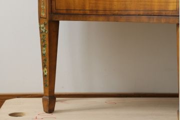 中古　美品　希少モデル　DREXEL HERITAGE(ドレクセルヘリテイジ)　Nine Elms(ナイン エルムス)　上品な佇まいが魅力的なサイドボード(サイドキャビネット、収納棚、戸棚、引き出し)(R-076013)