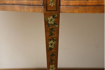 中古　美品　希少モデル　DREXEL HERITAGE(ドレクセルヘリテイジ)　Nine Elms(ナイン エルムス)　上品な佇まいが魅力的なサイドボード(サイドキャビネット、収納棚、戸棚、引き出し)(R-076013)