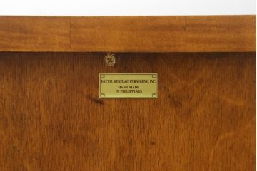 中古　美品　希少モデル　DREXEL HERITAGE(ドレクセルヘリテイジ)　Nine Elms(ナイン エルムス)　上品な佇まいが魅力的なサイドボード(サイドキャビネット、収納棚、戸棚、引き出し)(R-076013)