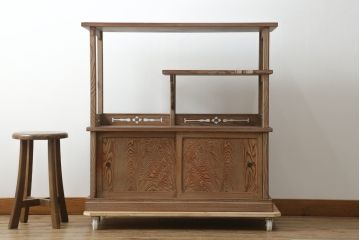 和製ビンテージ　高級杉材　流れるような美しい杢目が目を惹く飾り棚(茶棚、茶箪笥、収納棚、戸棚、キャビネット、ヴィンテージ)(R-076020)