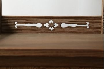 和製ビンテージ　高級杉材　流れるような美しい杢目が目を惹く飾り棚(茶棚、茶箪笥、収納棚、戸棚、キャビネット、ヴィンテージ)(R-076020)