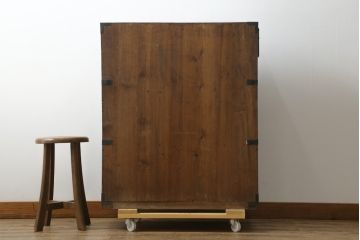 和製アンティーク　前面欅(ケヤキ)材　使い込まれた風合いが味わい深い丸金具付きの帳場箪笥(時代箪笥、和タンス、収納たんす、整理箪笥、引き出し)(R-076021)
