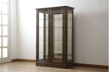 中古　イタリア製　Mobili Signoretto(モビリ シグノレット)　堂々とし佇まいが魅力的なガラスケース(キュリオケース、キャビネット、飾り棚、収納棚)(R-076022)