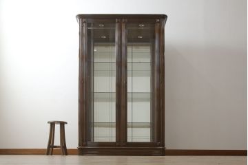 中古　イタリア製　Mobili Signoretto(モビリ シグノレット)　堂々とし佇まいが魅力的なガラスケース(キュリオケース、キャビネット、飾り棚、収納棚)(R-076022)