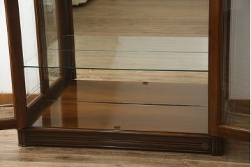中古　イタリア製　Mobili Signoretto(モビリ シグノレット)　堂々とし佇まいが魅力的なガラスケース(キュリオケース、キャビネット、飾り棚、収納棚)(R-076022)