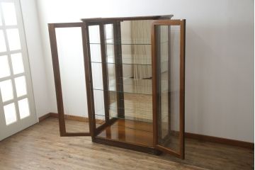 中古　イタリア製　Mobili Signoretto(モビリ シグノレット)　堂々とし佇まいが魅力的なガラスケース(キュリオケース、キャビネット、飾り棚、収納棚)(R-076022)