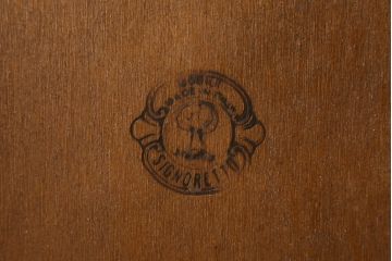 中古　イタリア製　Mobili Signoretto(モビリ シグノレット)　堂々とし佇まいが魅力的なガラスケース(キュリオケース、キャビネット、飾り棚、収納棚)(R-076022)