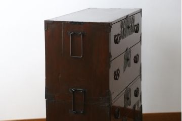 和製アンティーク　前面欅(ケヤキ)材　落ち着いた佇まいが魅力的な二段重ね仙台箪笥(収納箪笥、衣装箪笥、時代箪笥、引き出し)(R-076023)