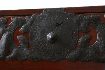 和製アンティーク　前面欅(ケヤキ)材　落ち着いた佇まいが魅力的な二段重ね仙台箪笥(収納箪笥、衣装箪笥、時代箪笥、引き出し)(R-076023)