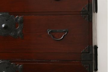 和製アンティーク　前面欅(ケヤキ)材　落ち着いた佇まいが魅力的な二段重ね仙台箪笥(収納箪笥、衣装箪笥、時代箪笥、引き出し)(R-076023)