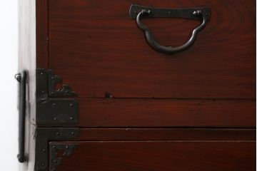 和製アンティーク　前面欅(ケヤキ)材　落ち着いた佇まいが魅力的な二段重ね仙台箪笥(収納箪笥、衣装箪笥、時代箪笥、引き出し)(R-076023)