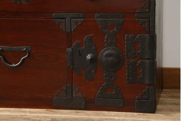 和製アンティーク　前面欅(ケヤキ)材　落ち着いた佇まいが魅力的な二段重ね仙台箪笥(収納箪笥、衣装箪笥、時代箪笥、引き出し)(R-076023)