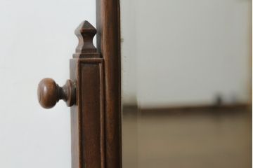 和製アンティーク　高級品!!　総桑材　上質な和の空間づくりにおすすめの彫刻入り姿見(スタンドミラー、鏡)(R-076026)