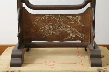 和製アンティーク　高級品!!　総桑材　上質な和の空間づくりにおすすめの彫刻入り姿見(スタンドミラー、鏡)(R-076026)