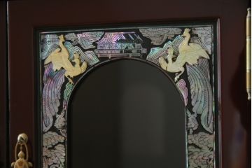 中古　韓国民芸家具　繊細な螺鈿(ラデン)細工が美しい飾り棚(収納棚、戸棚、店舗什器)(R-076027)