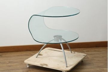 中古　モダンでユニークなデザインが目を惹くサイドテーブル(花台、飾り台)(R-076028)