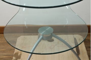 中古　モダンでユニークなデザインが目を惹くサイドテーブル(花台、飾り台)(R-076028)