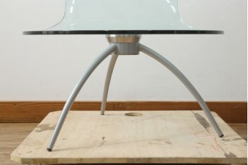 中古　モダンでユニークなデザインが目を惹くサイドテーブル(花台、飾り台)(R-076028)
