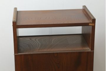 中古　国産　民芸城山　欅(ケヤキ)材　迫力ある金具のデザインが目を惹く収納棚(戸棚、電話台、花台、飾り台、サイドキャビネット)(R-076029)