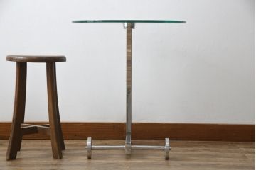 中古　美品　BoConcept(ボーコンセプト)　シンプルで洗練されたデザインのキャスター付きガラストップサイドテーブル(コーヒーテーブル、エンドテーブル、花台、飾り台、北欧)(定価約9万円)(R-076030)
