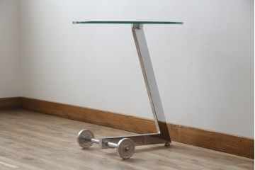 中古　美品　BoConcept(ボーコンセプト)　シンプルで洗練されたデザインのキャスター付きガラストップサイドテーブル(コーヒーテーブル、エンドテーブル、花台、飾り台、北欧)(定価約9万円)(R-076030)