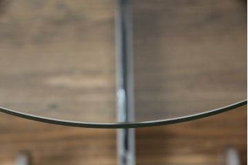 中古　美品　BoConcept(ボーコンセプト)　シンプルで洗練されたデザインのキャスター付きガラストップサイドテーブル(コーヒーテーブル、エンドテーブル、花台、飾り台、北欧)(定価約9万円)(R-076030)