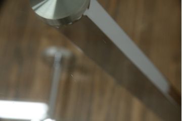 中古　美品　BoConcept(ボーコンセプト)　シンプルで洗練されたデザインのキャスター付きガラストップサイドテーブル(コーヒーテーブル、エンドテーブル、花台、飾り台、北欧)(定価約9万円)(R-076030)