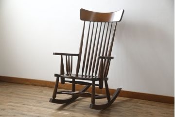 中古　美品　松本民芸家具　くつろぎの時間にぴったりなJ型ロッキングチェア(アームチェア、揺り椅子、板座チェア、イス)(定価約24万円)(R-076031)