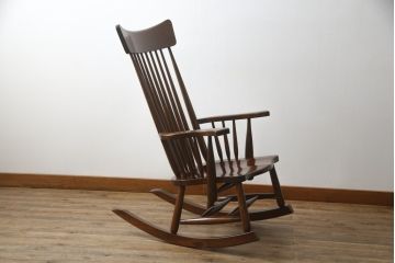 中古　美品　松本民芸家具　くつろぎの時間にぴったりなJ型ロッキングチェア(アームチェア、揺り椅子、板座チェア、イス)(定価約24万円)(R-076031)