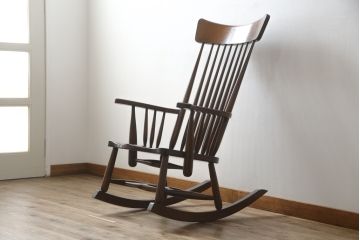 中古　美品　松本民芸家具　くつろぎの時間にぴったりなJ型ロッキングチェア(アームチェア、揺り椅子、板座チェア、イス)(定価約24万円)(R-076031)