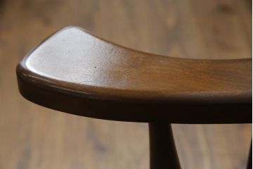 中古　美品　松本民芸家具　くつろぎの時間にぴったりなJ型ロッキングチェア(アームチェア、揺り椅子、板座チェア、イス)(定価約24万円)(R-076031)
