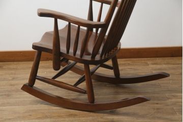 中古　美品　松本民芸家具　くつろぎの時間にぴったりなJ型ロッキングチェア(アームチェア、揺り椅子、板座チェア、イス)(定価約24万円)(R-076031)