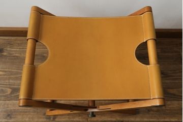 中古　HERMES(エルメス)　本革　PIPPAシリーズ　イエローカラーのレザーが魅力的な折り畳み式チェア(スツール、折りたたみ、イス)(定価約160万円)(R-076033)