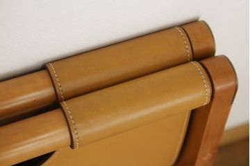 中古　HERMES(エルメス)　本革　PIPPAシリーズ　イエローカラーのレザーが魅力的な折り畳み式チェア(スツール、折りたたみ、イス)(定価約160万円)(R-076033)