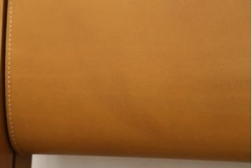中古　HERMES(エルメス)　本革　PIPPAシリーズ　イエローカラーのレザーが魅力的な折り畳み式チェア(スツール、折りたたみ、イス)(定価約160万円)(R-076033)