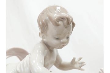 スペイン　リヤドロ　LLADRO　幸せの瞬間　6858　細部まで職人のこだわりが感じられる美しいフィギュリン(母と子、赤ちゃん、女性、家族、ファミリー、陶器人形、置物、オブジェ、箱付き)(R-076038)