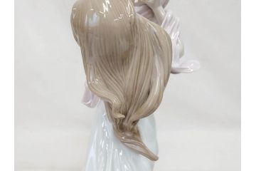 スペイン　リヤドロ　LLADRO　幸せの瞬間　6858　細部まで職人のこだわりが感じられる美しいフィギュリン(母と子、赤ちゃん、女性、家族、ファミリー、陶器人形、置物、オブジェ、箱付き)(R-076038)