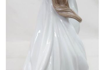 スペイン　リヤドロ　LLADRO　幸せの瞬間　6858　細部まで職人のこだわりが感じられる美しいフィギュリン(母と子、赤ちゃん、女性、家族、ファミリー、陶器人形、置物、オブジェ、箱付き)(R-076038)
