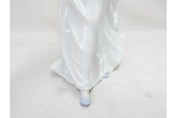 スペイン　リヤドロ　LLADRO　幸せの瞬間　6858　細部まで職人のこだわりが感じられる美しいフィギュリン(母と子、赤ちゃん、女性、家族、ファミリー、陶器人形、置物、オブジェ、箱付き)(R-076038)