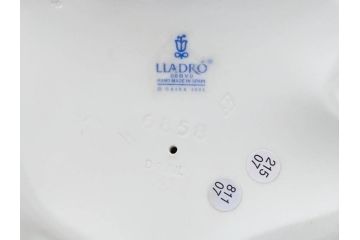 スペイン　リヤドロ　LLADRO　幸せの瞬間　6858　細部まで職人のこだわりが感じられる美しいフィギュリン(母と子、赤ちゃん、女性、家族、ファミリー、陶器人形、置物、オブジェ、箱付き)(R-076038)