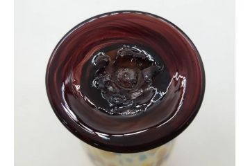 昭和レトロ　戦前　大正　可愛らしいデザインの古いマーブルガラス花瓶2個セット(フリル、色被せ、一輪挿し、花入、花器、硝子、吹きガラス)(R-076039)