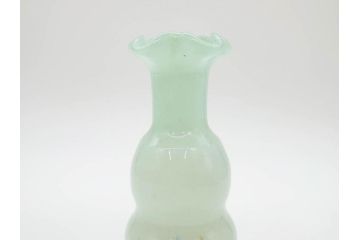 昭和レトロ　戦前　大正　可愛らしいデザインの古いマーブルガラス花瓶2個セット(フリル、色被せ、一輪挿し、花入、花器、硝子、吹きガラス)(R-076040)