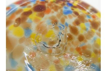 昭和レトロ　戦前　大正　可愛らしいデザインの古いマーブルガラス花瓶2個セット(フリル、色被せ、一輪挿し、花入、花器、硝子、吹きガラス)(R-076040)