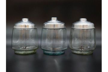 昭和レトロ　当時物　大正〜昭和初期　アルミ蓋　昔懐かしい雰囲気漂うガラス瓶3個セット(キャニスター、ガラスビン、硝子、菓子瓶、フタ付き)(R-076042)