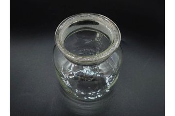 アンティーク雑貨　昭和レトロ　お洒落なインテリアとしても活躍してくれる蓋付きガラス瓶3個セット(キャニスター、硝子、ガラスビン、菓子瓶、フタ付き、MADE IN OCCUPIED JAPAN(占領下の日本製)、オキュパイド ジャパン)(R-076043)