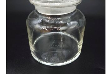 アンティーク雑貨　昭和レトロ　お洒落なインテリアとしても活躍してくれる蓋付きガラス瓶3個セット(キャニスター、硝子、ガラスビン、菓子瓶、フタ付き、MADE IN OCCUPIED JAPAN(占領下の日本製)、オキュパイド ジャパン)(R-076043)