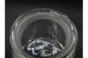 アンティーク雑貨　昭和レトロ　お洒落なインテリアとしても活躍してくれる蓋付きガラス瓶3個セット(キャニスター、硝子、ガラスビン、菓子瓶、フタ付き、MADE IN OCCUPIED JAPAN(占領下の日本製)、オキュパイド ジャパン)(R-076043)