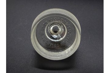 アンティーク雑貨　昭和レトロ　お洒落なインテリアとしても活躍してくれる蓋付きガラス瓶3個セット(キャニスター、硝子、ガラスビン、菓子瓶、フタ付き、MADE IN OCCUPIED JAPAN(占領下の日本製)、オキュパイド ジャパン)(R-076043)