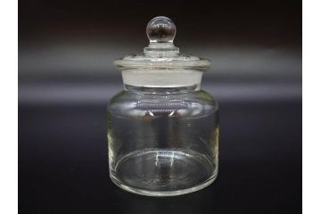 アンティーク雑貨　昭和レトロ　お洒落なインテリアとしても活躍してくれる蓋付きガラス瓶3個セット(キャニスター、硝子、ガラスビン、菓子瓶、フタ付き、MADE IN OCCUPIED JAPAN(占領下の日本製)、オキュパイド ジャパン)(R-076044)