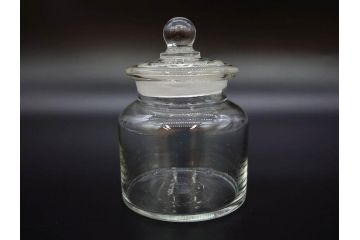 アンティーク雑貨　昭和レトロ　お洒落なインテリアとしても活躍してくれる蓋付きガラス瓶3個セット(キャニスター、硝子、ガラスビン、菓子瓶、フタ付き、MADE IN OCCUPIED JAPAN(占領下の日本製)、オキュパイド ジャパン)(R-076044)